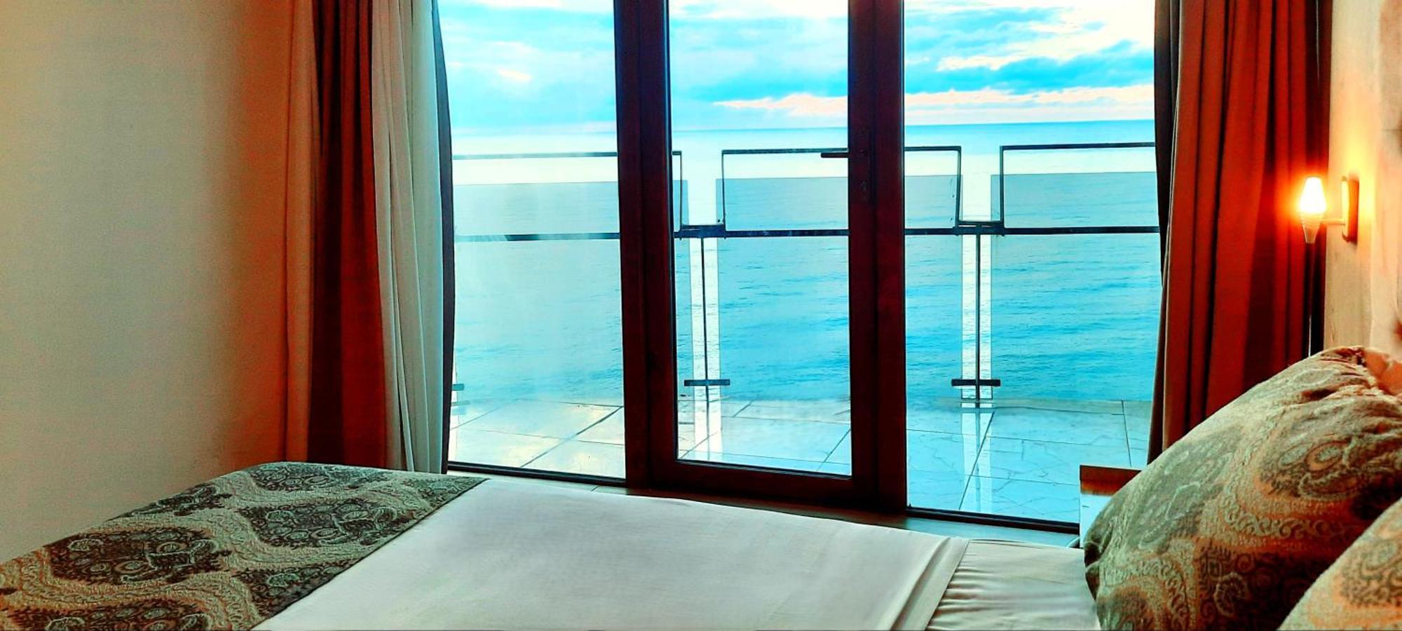 Ashtal Beach Hotel Батуми Екстериор снимка