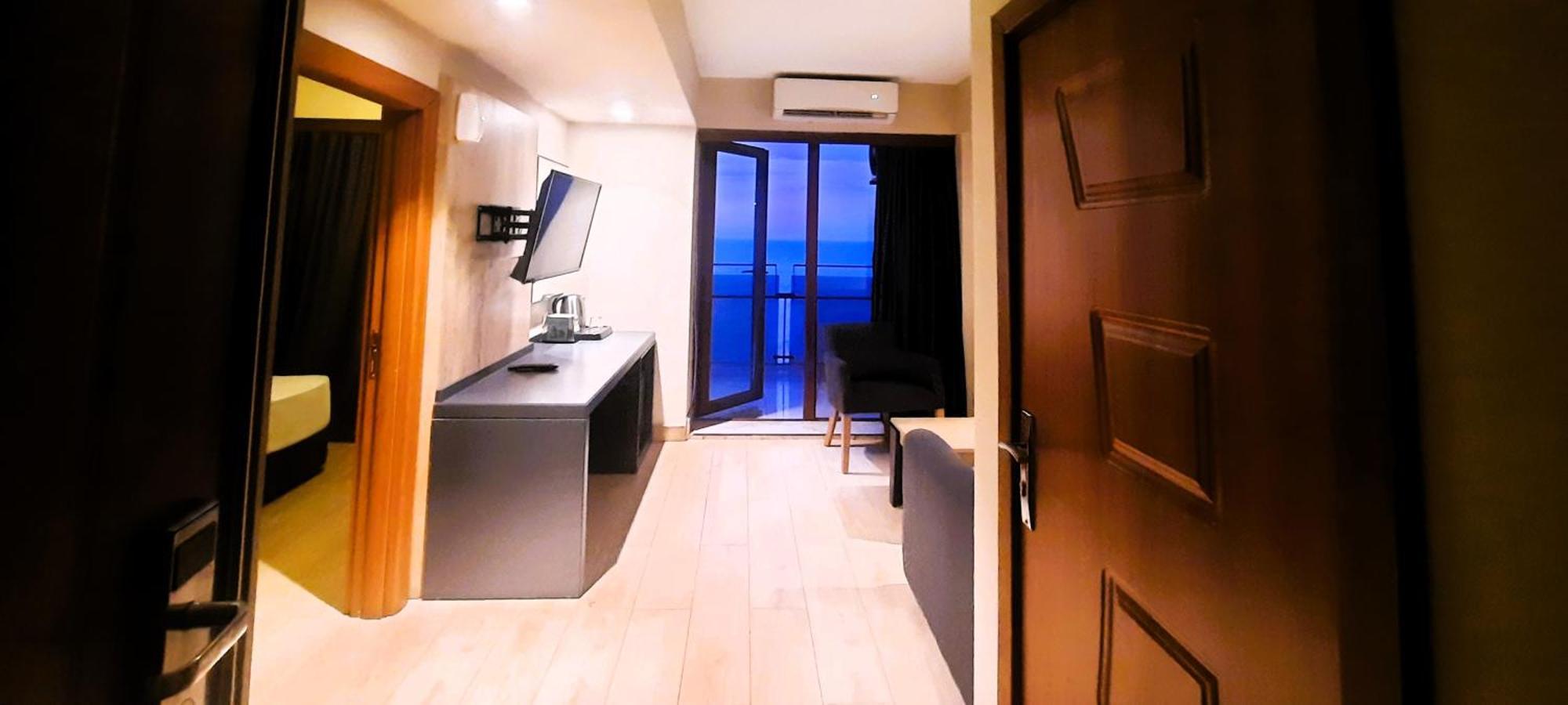 Ashtal Beach Hotel Батуми Екстериор снимка