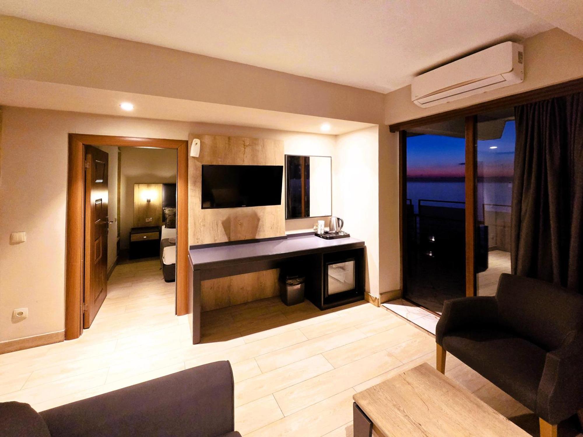 Ashtal Beach Hotel Батуми Екстериор снимка