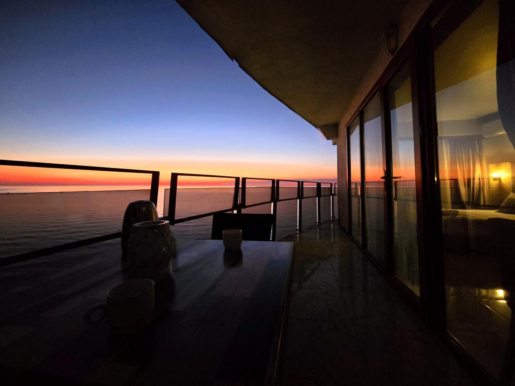 Ashtal Beach Hotel Батуми Екстериор снимка